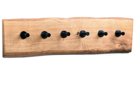 Garderobe aus massivem Eichenholz mit Baumkante in Handarbeit