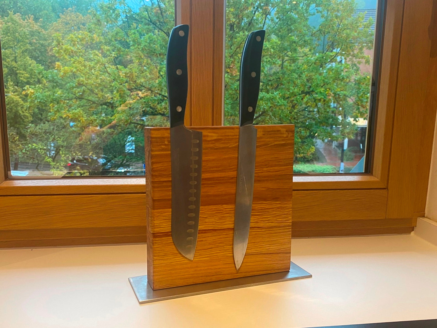 Magnetischer Messerblock aus Eichenholz in Handarbeit