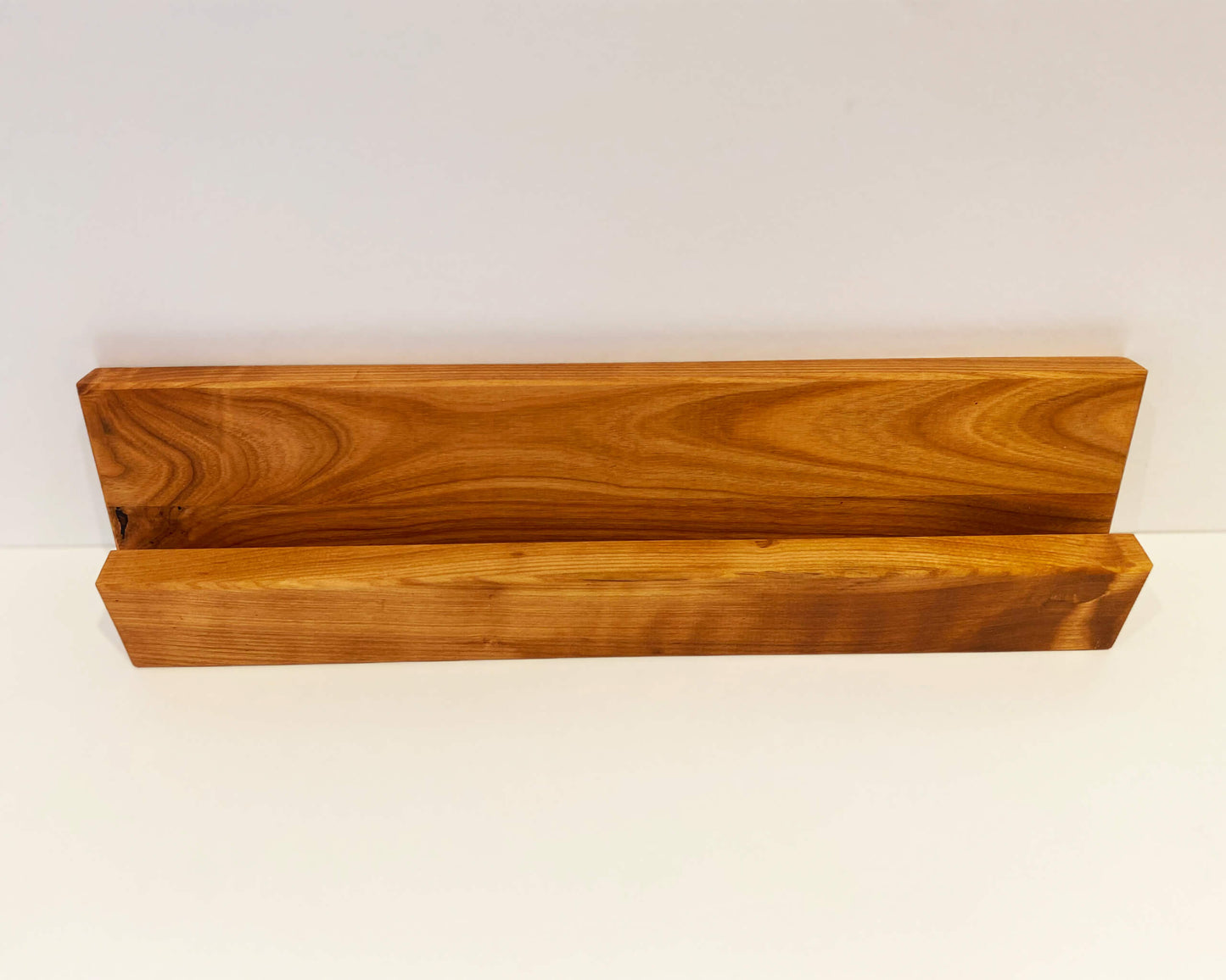 Magnetische Messerleiste aus Kirschholz in Handarbeit