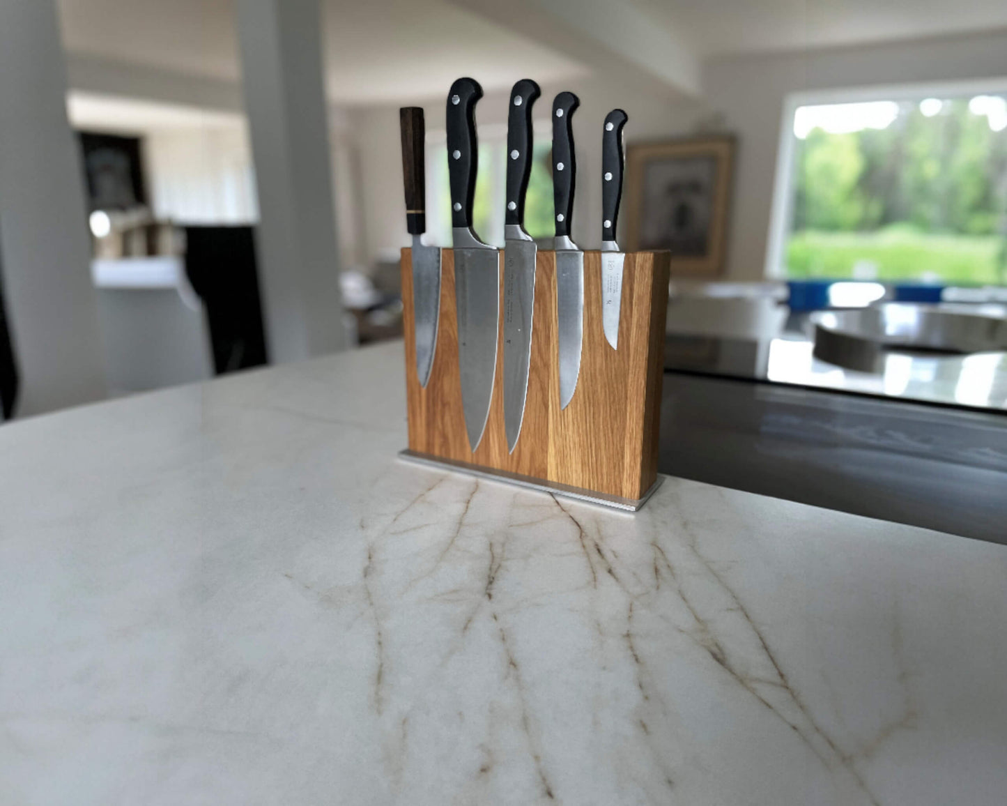 Magnetischer Messerblock aus Eichenholz in Handarbeit