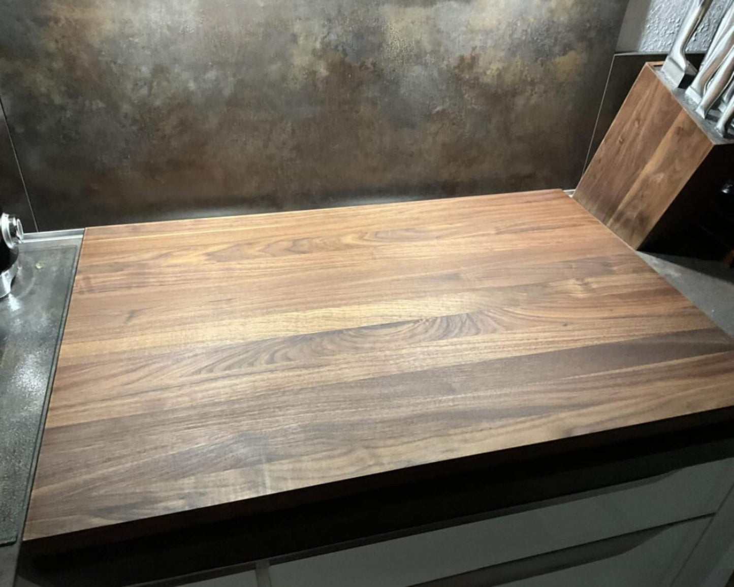 Nussbaum Kochfeldabdeckung / Ceranfeldabdeckung in Handarbeit