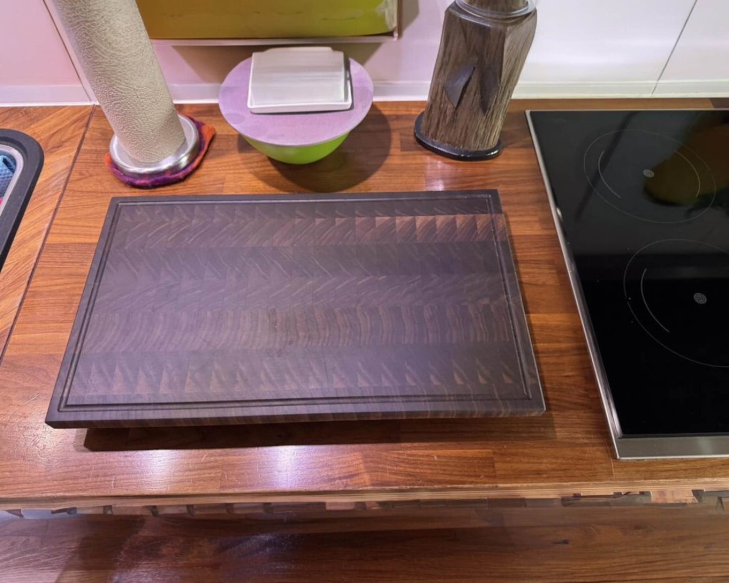 Nussbaum Stirnholz Schneidebrett Schweizer Kante in Handarbeit