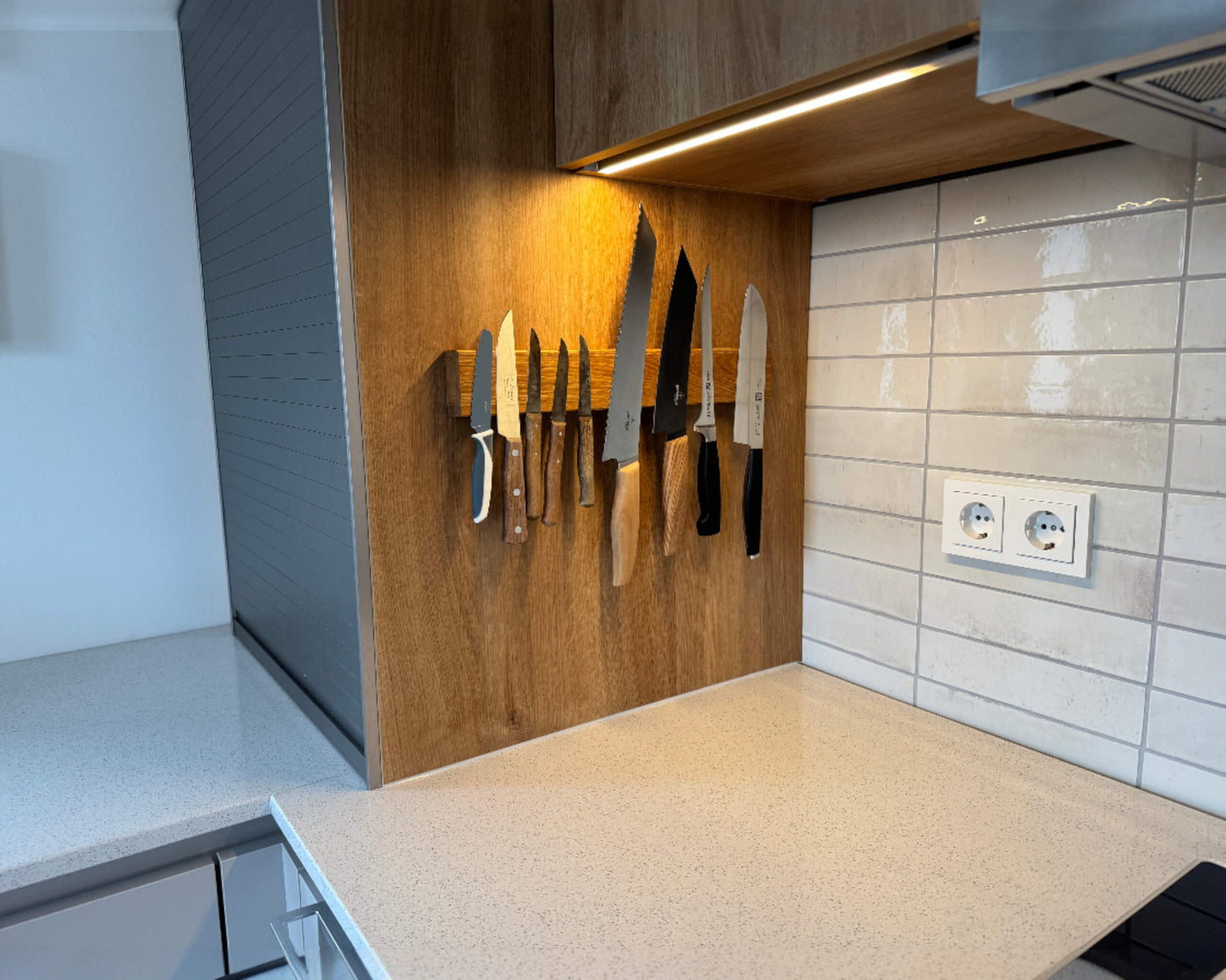 Magnetische Messerleiste aus massivem Eichenholz in Handarbeit